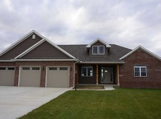2114 Slade Ln, Mahomet, IL 61853