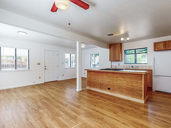 4th image of 13910 Village Ave