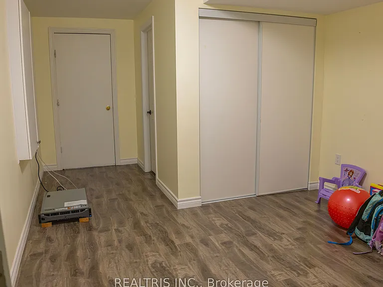 7 Mantle Ave — Photo 16
