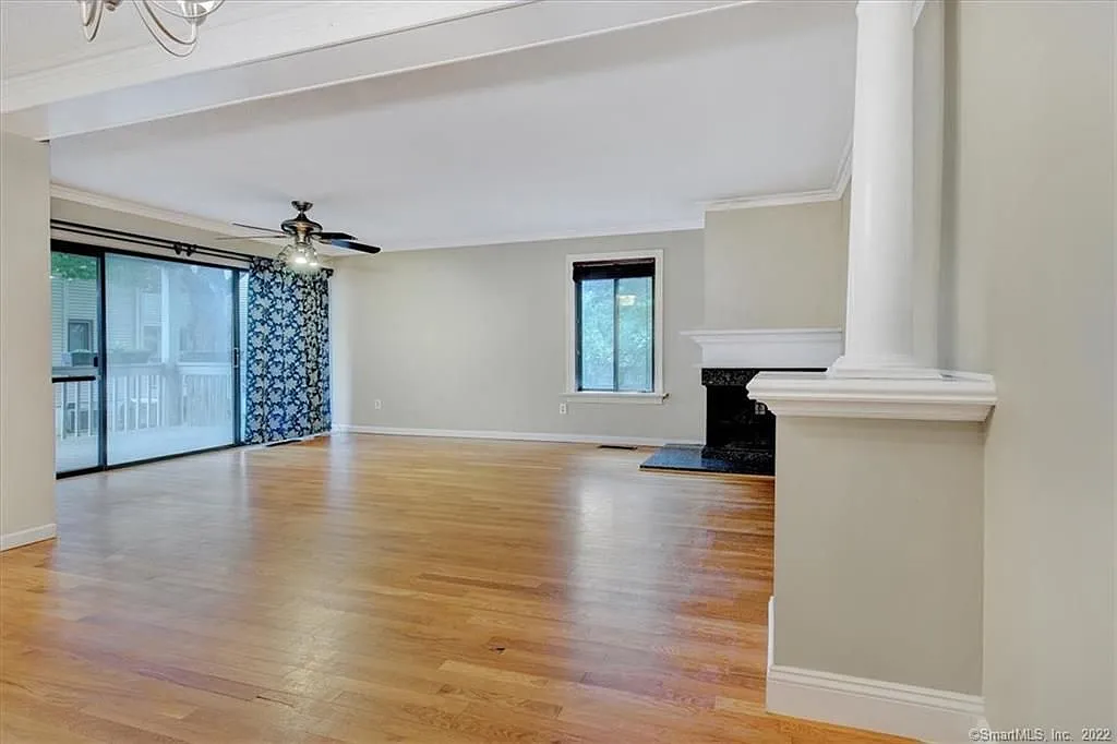 2 bed, 1.0 bath, 899 sqft, $2,200 — Photo 2