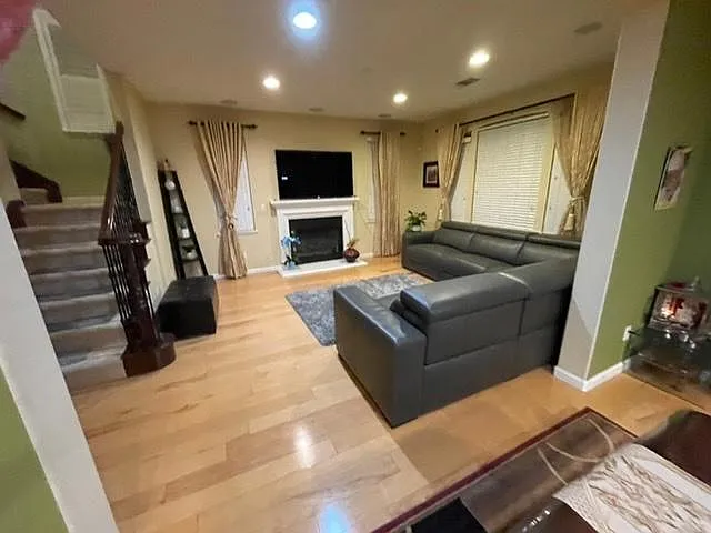 3 bed, 2.5 bath, 2129 sqft, $4,500 — Photo 4