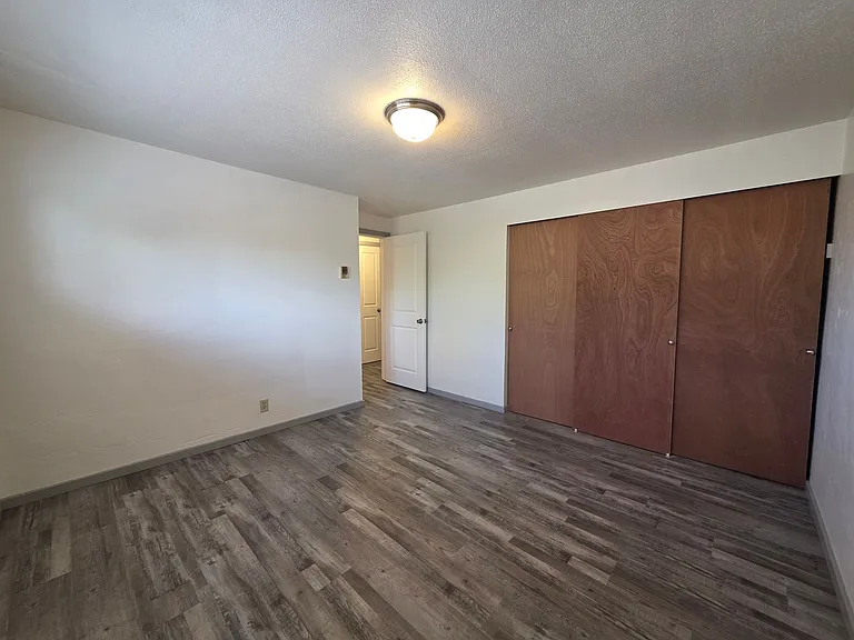 2785 Oak St — Photo 15