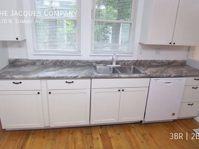 1470 N Summit Ave — Photo 7