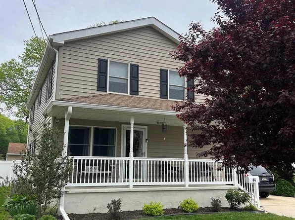 44 S Market St, Gibbstown, NJ 08027