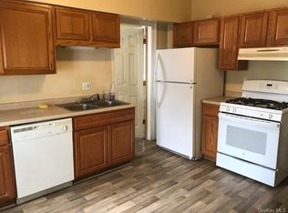 33 Crescent Pl, Middletown, NY 10940