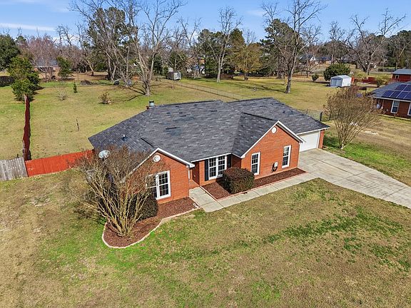 3rd image of 137 Fowler Dr