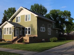 1405 Cottonwood St, Grand Forks, ND 58201