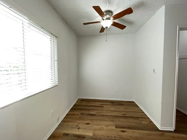 21736 Roscoe Blvd — Photo 26