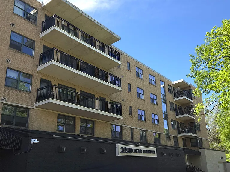 2920 Dean Parkway Apartments — Photo 13