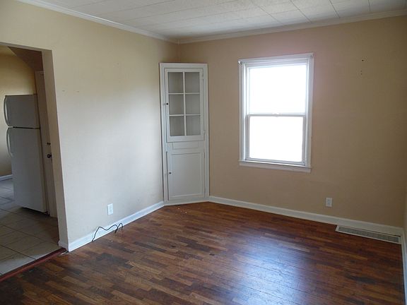 3rd image of 1008 Adams St
