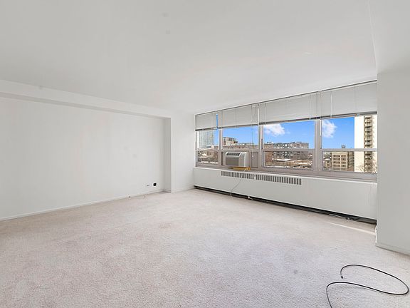 2nd image of 3950 N Lake Shore Dr APT 816