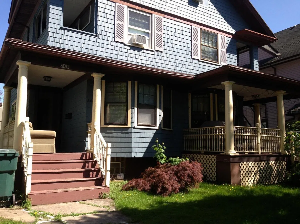 4 bed, 2500 sqft, $2,000 — Photo 1
