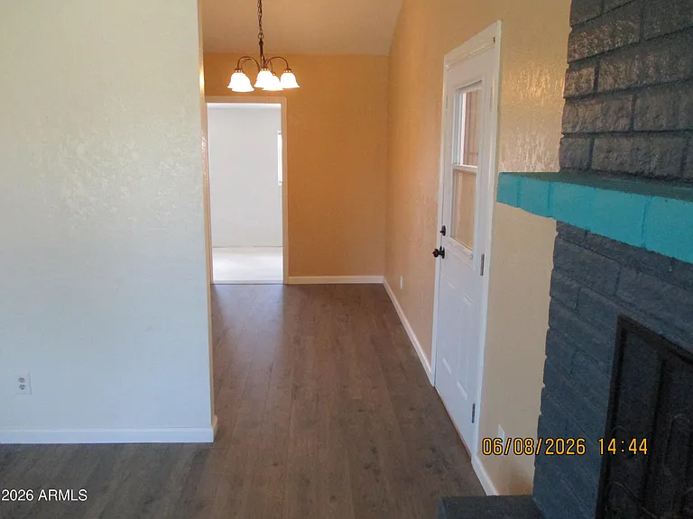 201 Meadows Dr — Photo 4
