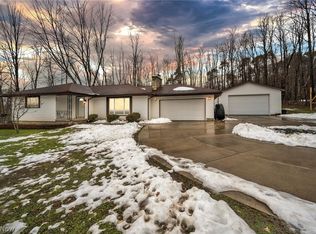 17904 English Dr, Chagrin Falls, OH 44023