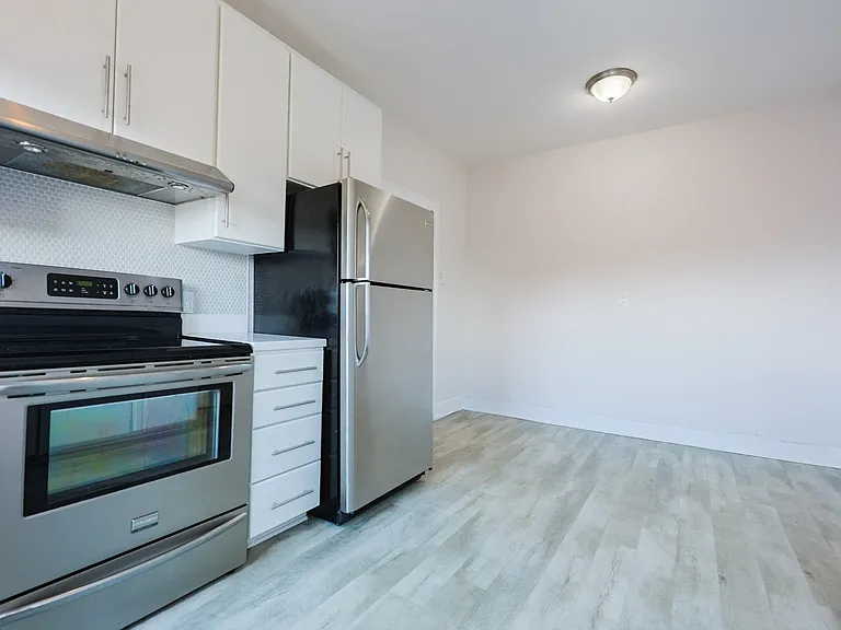 857 Beacon St — Photo 16
