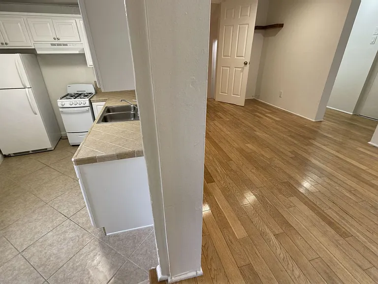 Big Momma Court Apts — Photo 11