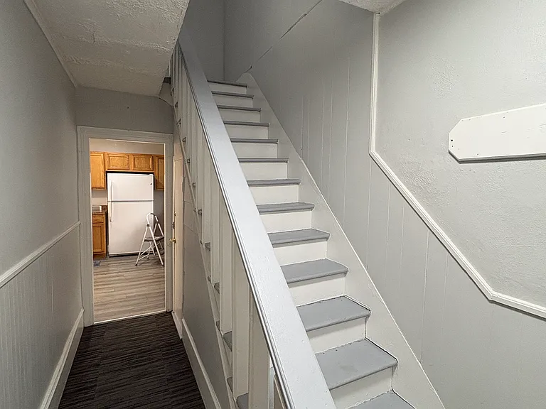290 W 7th St #1 — Photo 2