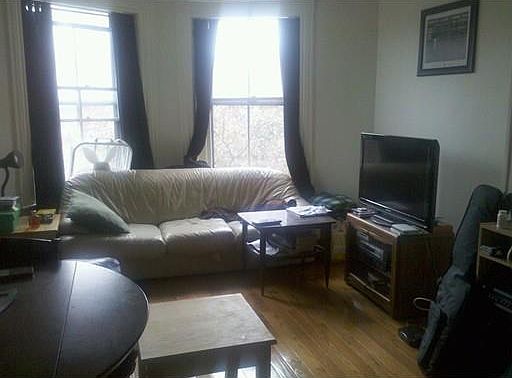 2nd image of 15 Symphony Rd APT 8
