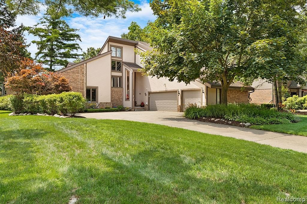 8325 Woodspur Dr, Commerce Township, MI 48382 Zillow