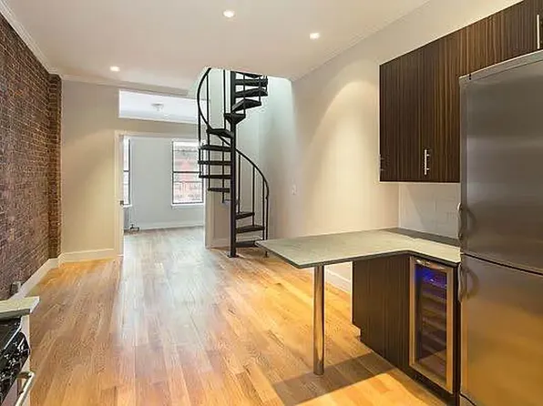 515 West 47th Street image 1 of 5