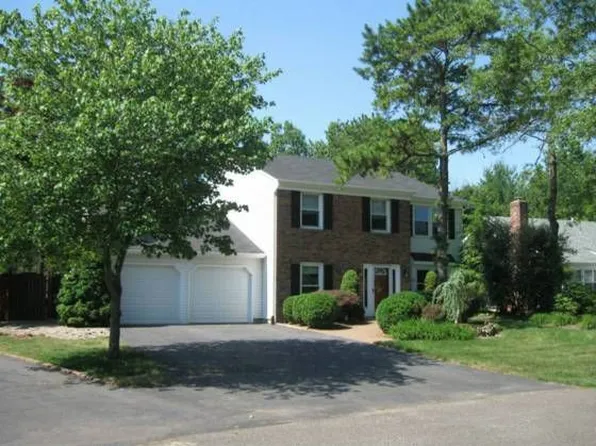 12 Doral Ct, Marlton, NJ 08053