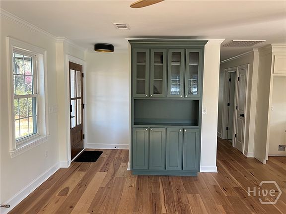 4th image of 233 E Derenne Avenue