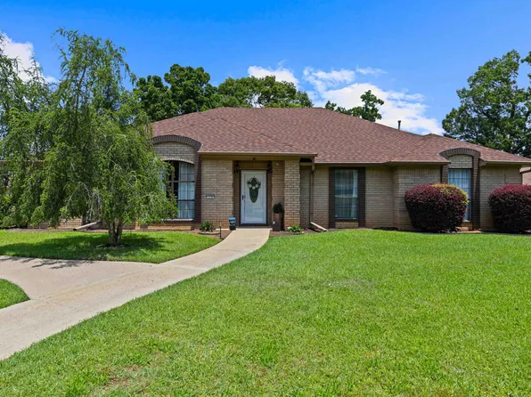 110 Northhill Ct, Longview, TX 75605