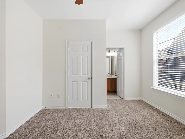 2113 Grove Park Ln — Photo 14