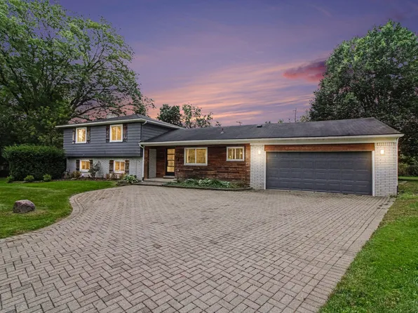 24697 S Cromwell Dr, Franklin, MI 48025
