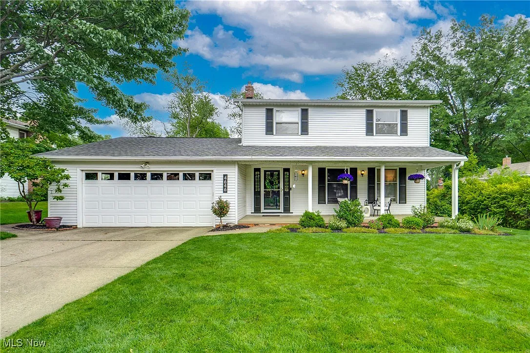4646 Beverly Ave NE photo 1
