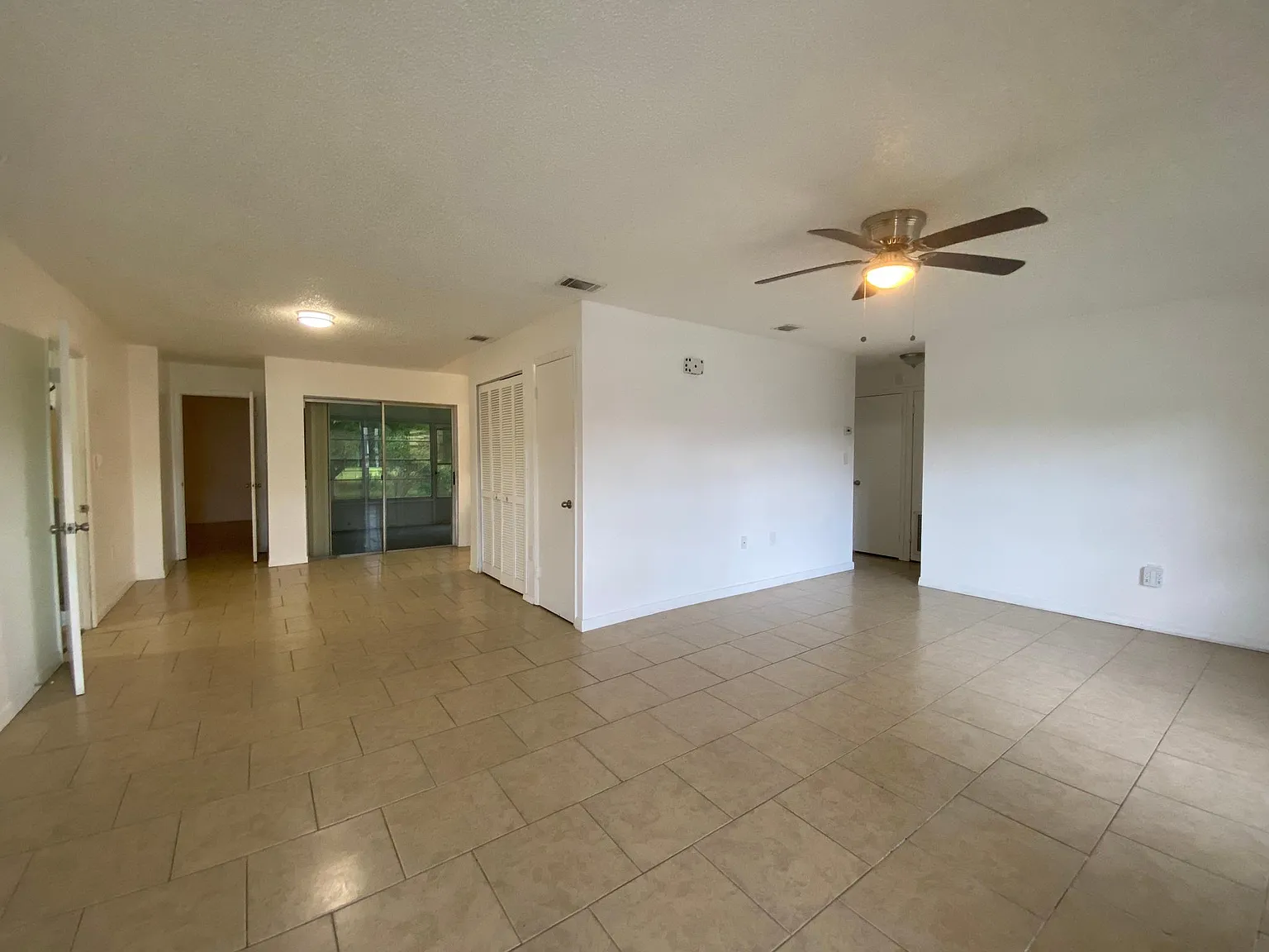 4 bed, 1694 sqft, $2,200 — Photo 3