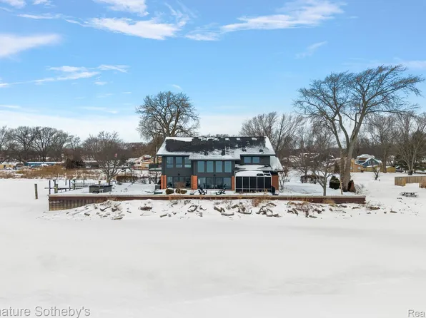 28020 Moran St, Harrison Township, MI 48045