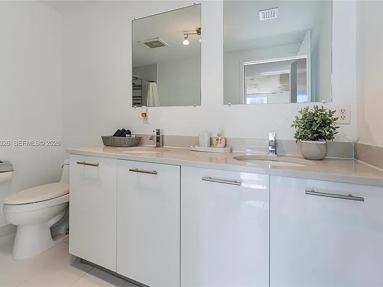 3250 NE 1st Ave #702 — Photo 29