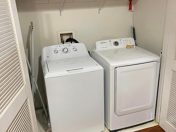 2nd image of 500 N Willowbrook Ave Unit I-1
