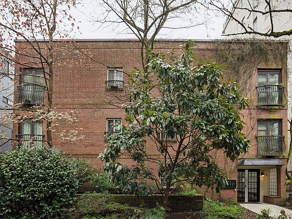 3rd image of 1940 Barclay St #213