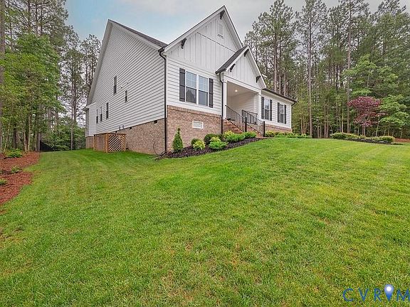 2nd image of 5720 Chaucer Dr