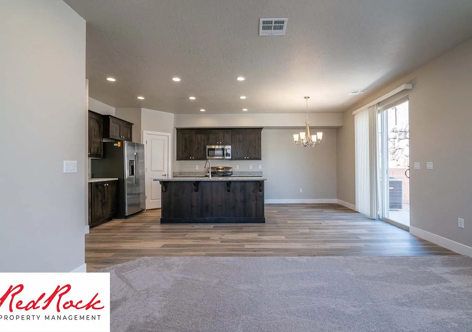 Small Dog Friendly Beautiful Townhome in Hurricane with Amazing Views! — Photo 3
