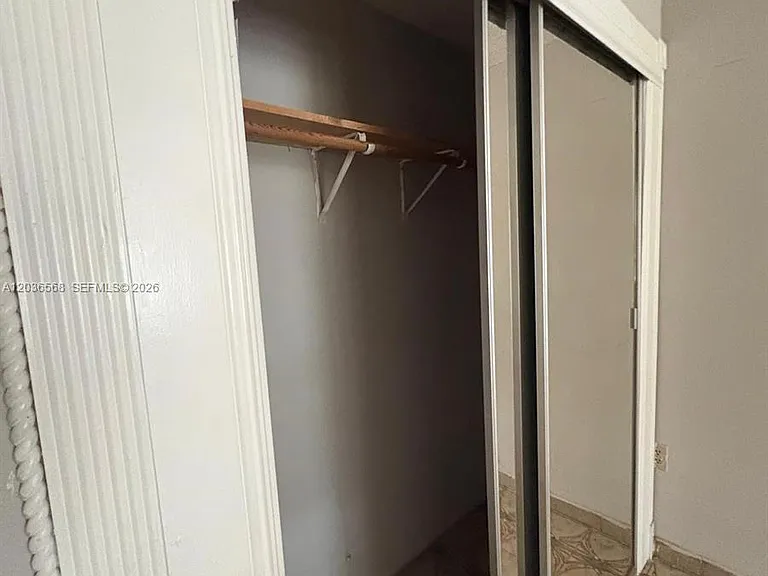 610 NE 4th Pl — Photo 4