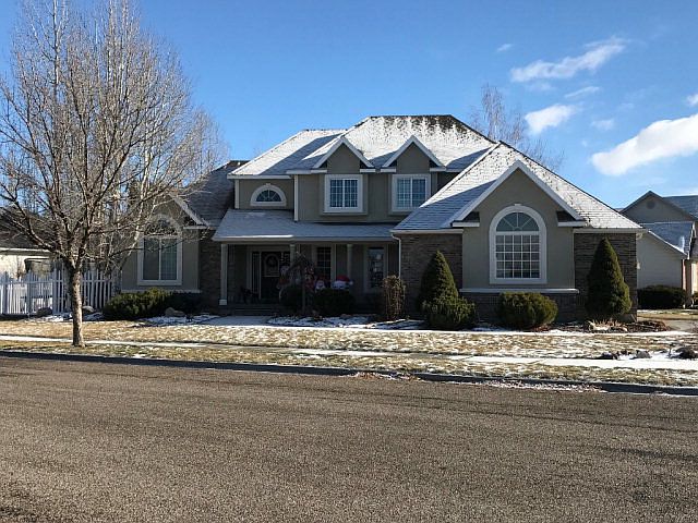 1st image of 210 Hampton Ln