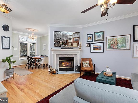 4th image of 124 E Colonial Dr