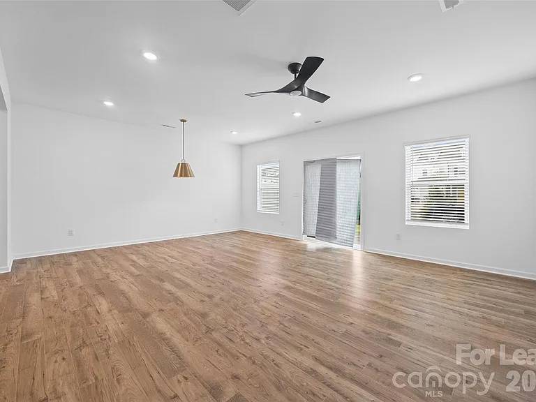 328 Drawbar Dr — Photo 10