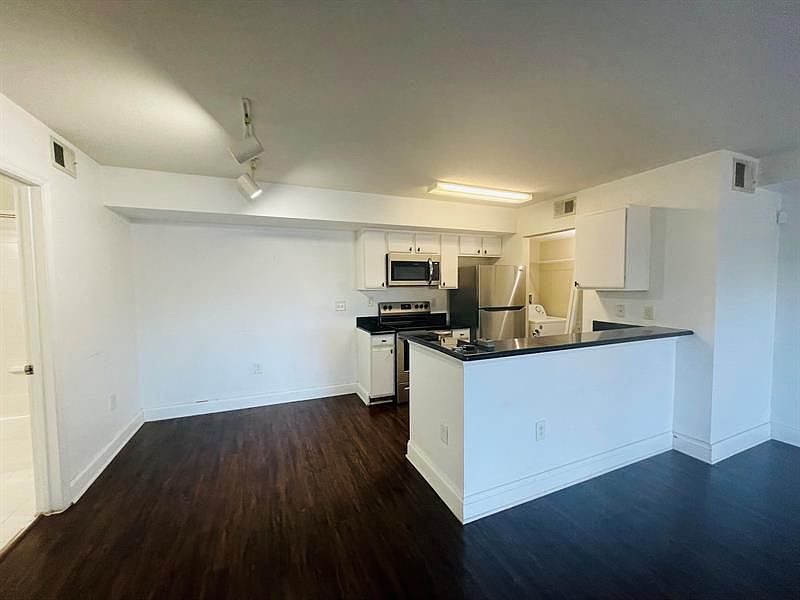 1st image of 151 SW Palm Dr APT 205