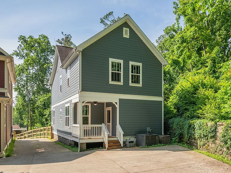 700A Eastland Ct — Photo 25