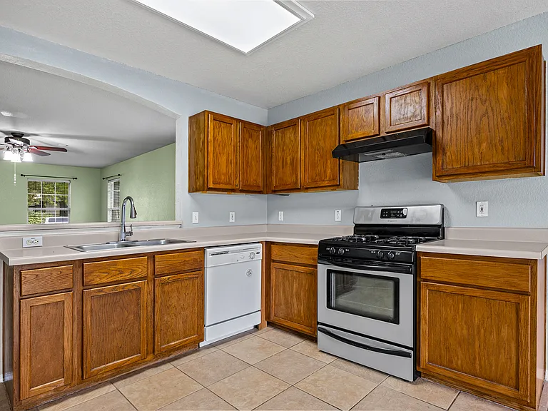 17305 Dashwood Creek Dr — Photo 3