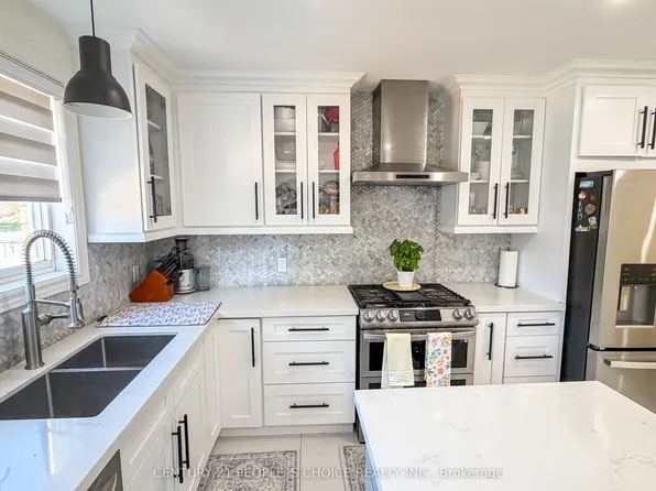 2 Irene Dr, Barrie, ON L4N 0Y7