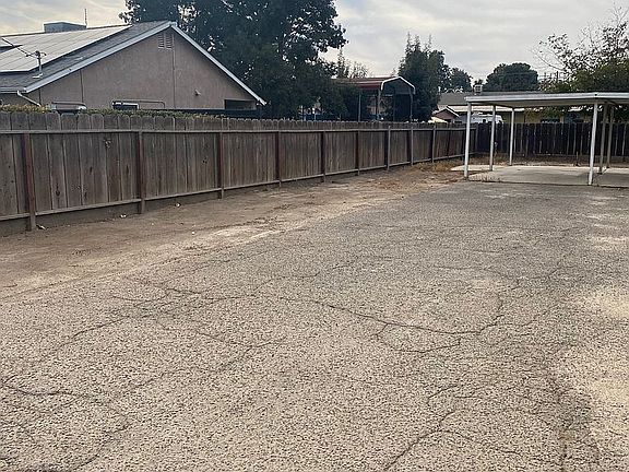 5th image of 631 S Camelia Ave