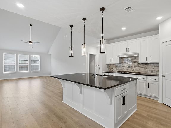 5th image of 5011 Bowen Prairie Dr