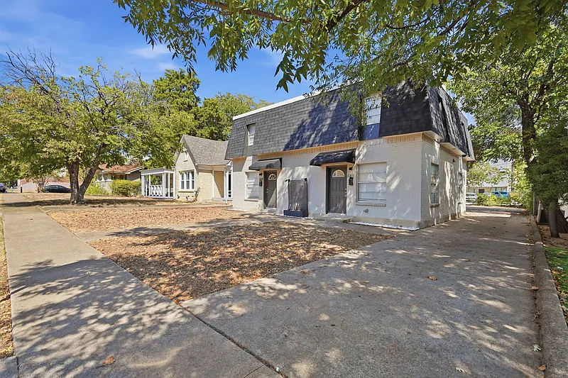 3211 Rogers Ave