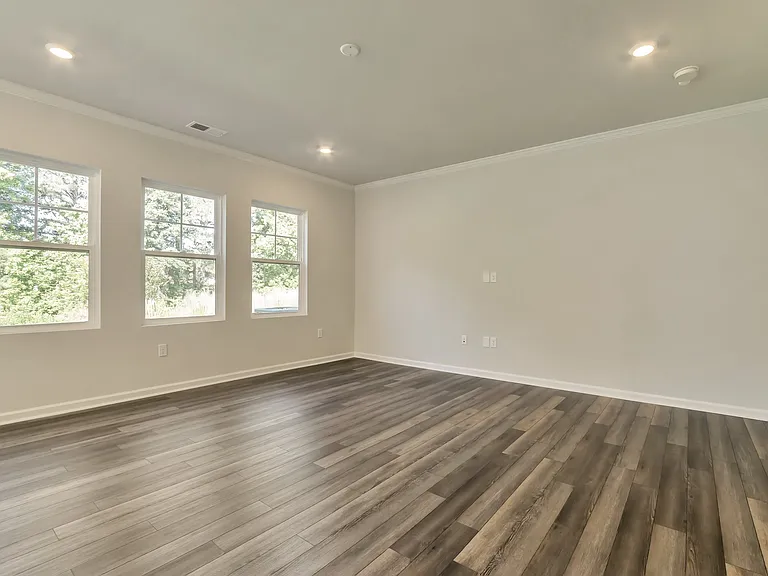 5714 Woodlawn Dr — Photo 3