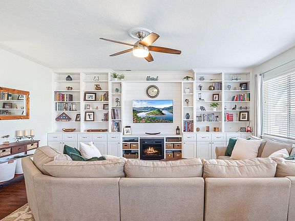4th image of 890 Pikes Peak Dr